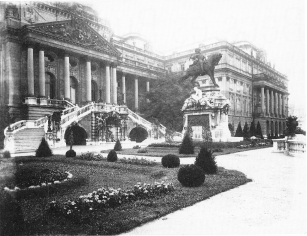 A kir�lyi palota dunai f�homlokzata, 1920-as �vek, Kall�s Oszk�r felv�tele, Magyar Nemzeti M�zeum T�rt�neti F�nyk�pt�ra