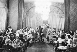 A Gerbaud cukr�szda, 1976, Lajos Gy�rgy felv�tele, Magyar Nemzeti M�zeum T�rt�neti F�nyk�pt�ra