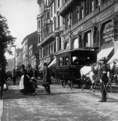 Az egykori F�rd� (ma J�zsef Attila) utca 1906-ban, Berlinben kiadott sztere�felv�tel