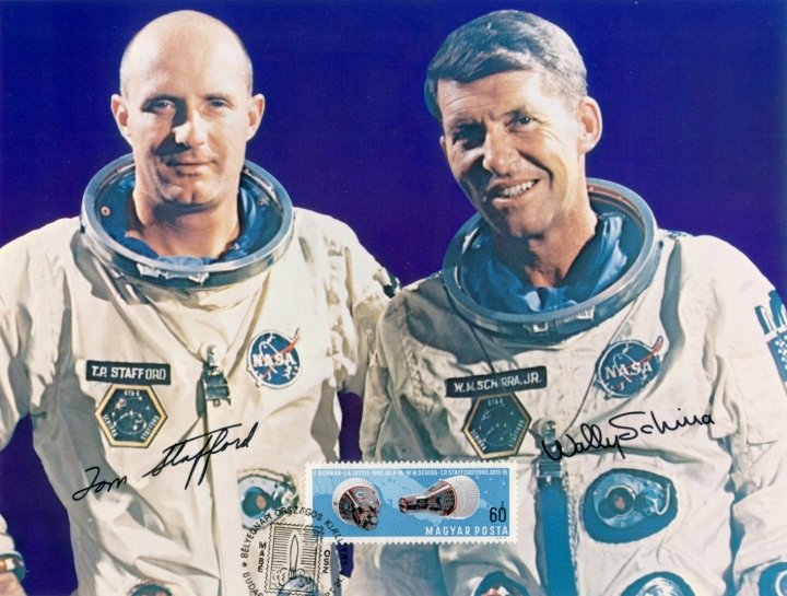 T. P. Stafford m�sodpil�ta �s W. M. Schirra parancsnok 1965. december 15-�n indult a Gemini-6 fed�lzet�n 1 nap 1 �ra 51 perces �rrep�l�sre. A rep�l�s sor�n a Gemini-7-et 50 cm-re megk�zel�tett�k. - Ih�rosi S�ndor mag�ngy�jtem�ny�b�l