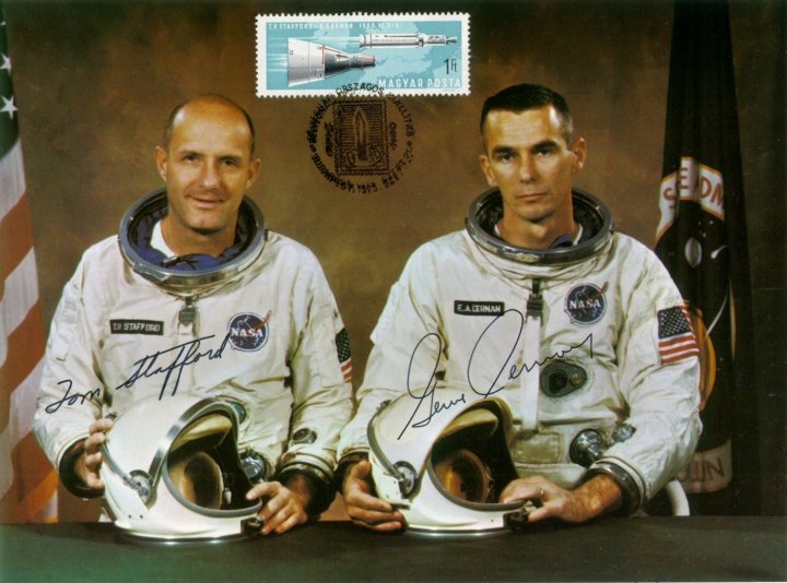T. P. Stafford parancsnok �s E. A. Cernan m�sodpil�ta 1966. j�nius 3-�n indult a Gemini-9 fed�lzet�n 3 nap 21 perces �rrep�l�sre, mindek�zben Cernan 125 perces �rs�t�t hajtott v�gre. Els� �zben rep�lte k�r�l egy �rhaj�s �rs�ta k�zben a F�ldet. - Ih�rosi S�ndor mag�ngy�jtem�ny�b�l