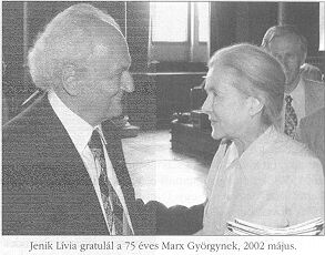 Jenik L�via gratul�l a 75 �ves Marx Gy�rgynek,
2002. m�jus