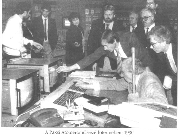 A Paksi Atomer�m�
vez�rl�term�ben, 1990