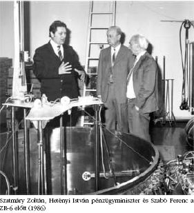 Szatm�ry Zolt�n, Het�nyi Istv�n p�nz�gyminiszter �s Szab� Ferenc a
ZR-6 el�tt (1986)