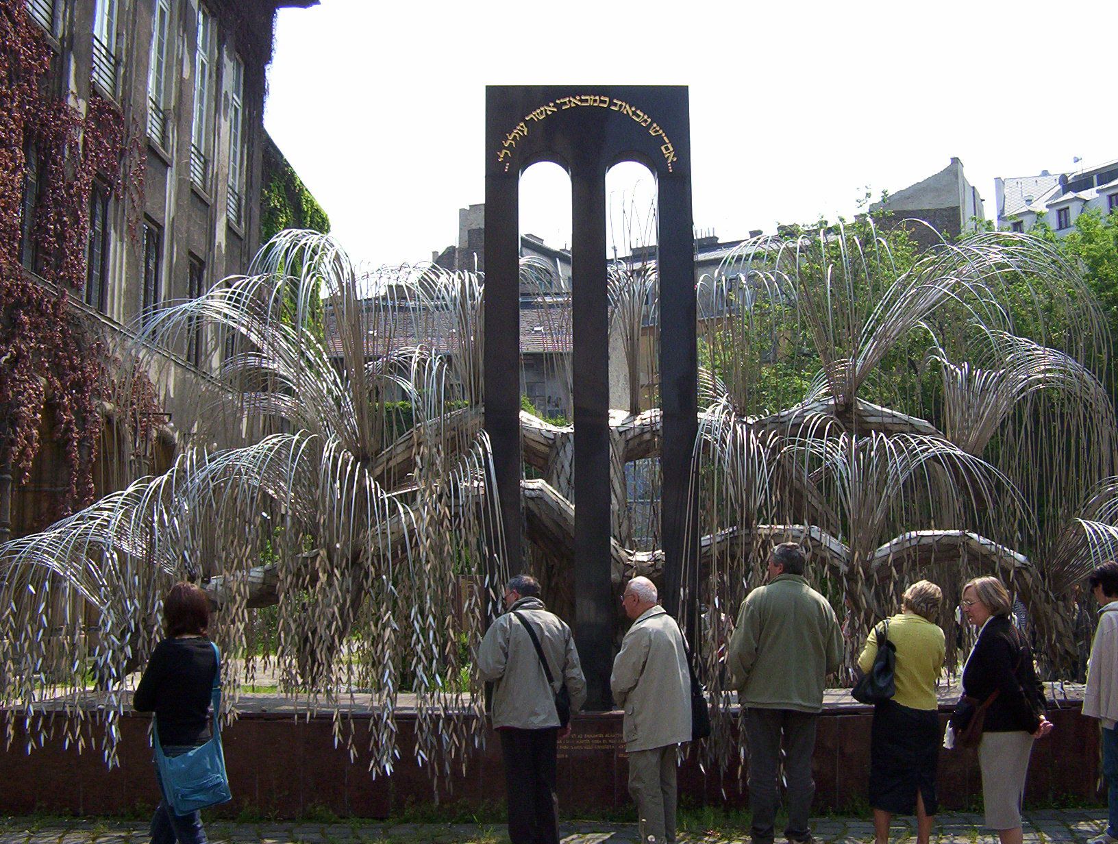 Hungarian film screening in Ottawa The Budapest Holocaust Memorial, located behind the Dohány Street Synagogue