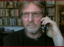 Göllner András interjút ad a Huffington Post-nak, a Skype segítségével. Képkocka a HuffPost felvételéből.