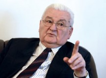 Boross Péterrel nem az a baj, hogy megőszült.