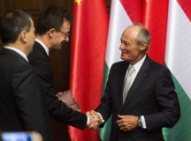 Szijjártó Péter, az Orbán kormány külügyminisztere éppen pár napja tüntette ki Medgyessy Pétert. Fotó: Illyés Tibor / MTI.