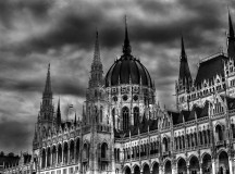 Storm clouds over Hungary's parliament. Fotó: redbubble.net