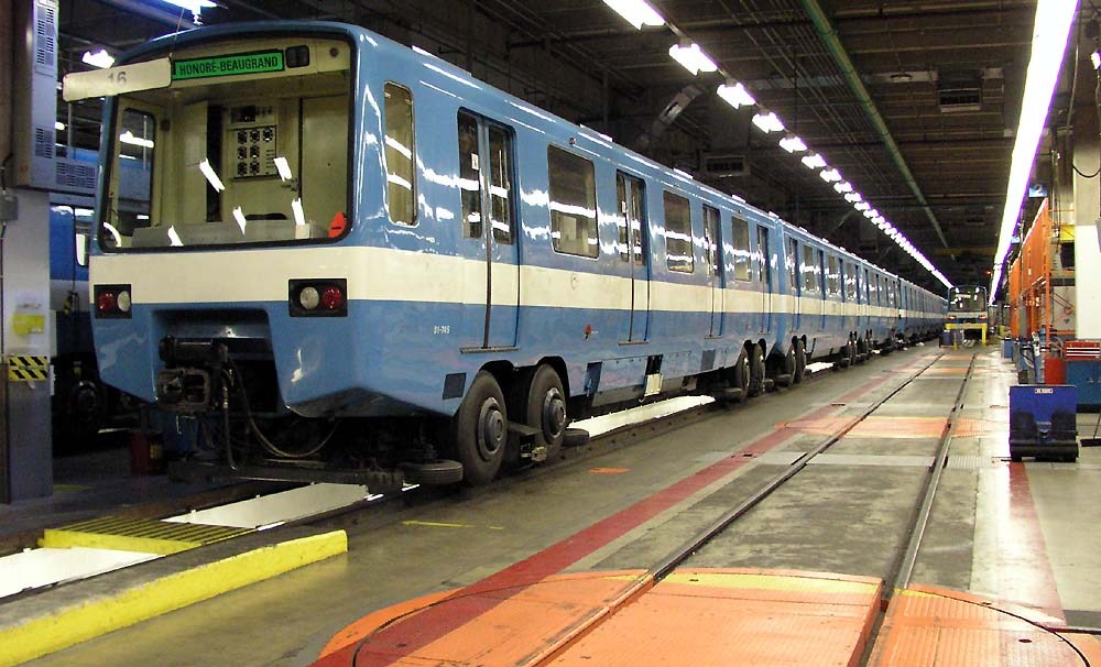 MR-63 metrókocsiból álló szerelvény a montreáli Beaugrand garázsban.