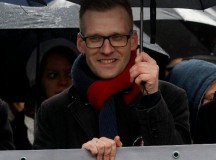 Pukli István, a XIV. kerületi Teleki Blanka Gimnázium igazgatója a Tanítanék Mozgalom által szervezett vonulásos pedagógusdemonstráció gyülekezőjén az Andrássy úton, Budapesten 2016. március 15-én. MTI Fotó: Szigetváry Zsolt.
