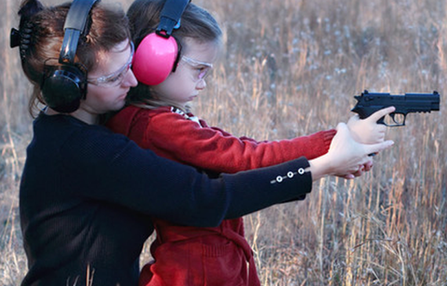 moms-teaching-daughter-to-shoot-cropped1